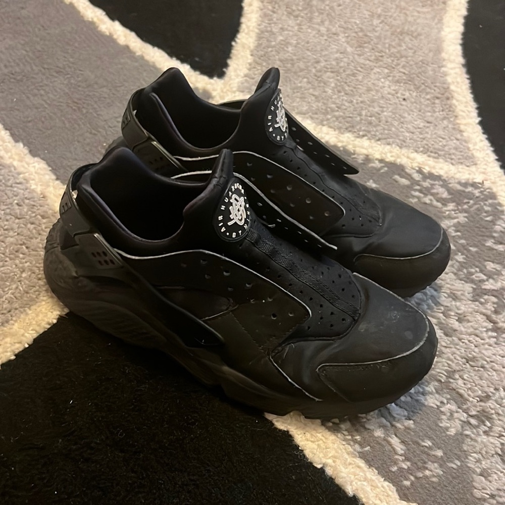 Black Nike Hurache 10.5